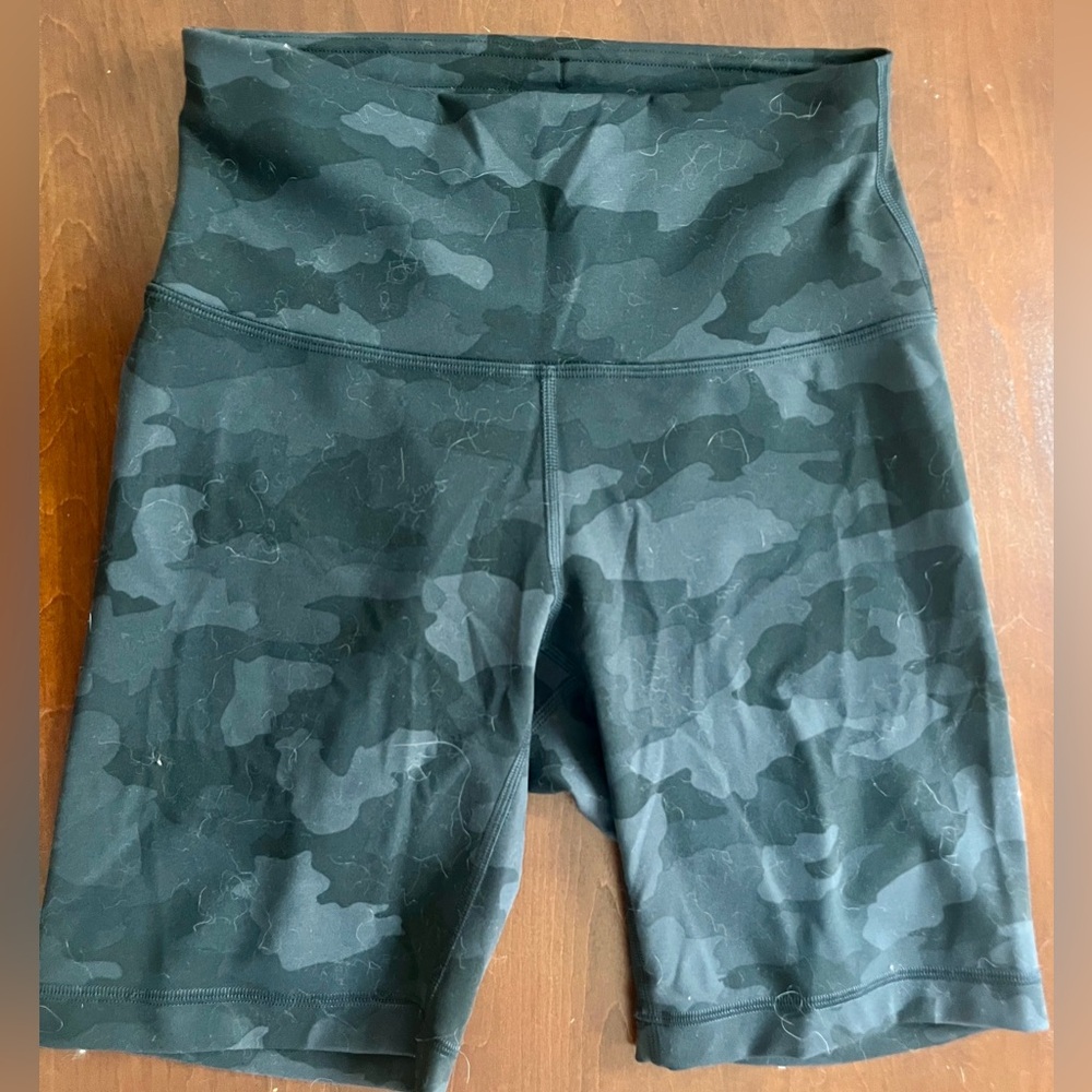 Like new lululemon wunder train short dark camo size 6